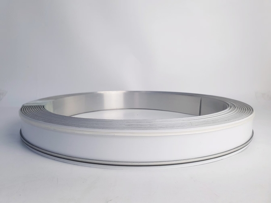 En PVC, en aluminium, en chapeau à lettres de 90 mm à 100 mm de large