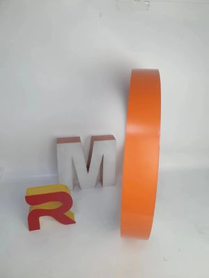 Méthode de transformation plate en aluminium noir en bobine à lettres en aluminium en bobine