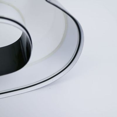 Frange en forme de lettre LED géométrique pour une utilisation intérieure et extérieure