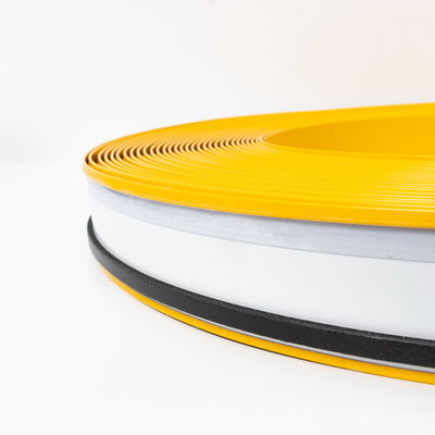 L'aluminium jaune, une lettre de chapeau, une lettre de chapeau, une lettre de chapeau