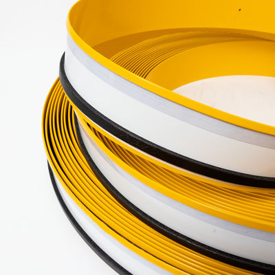 L'aluminium jaune, une lettre de chapeau, une lettre de chapeau, une lettre de chapeau