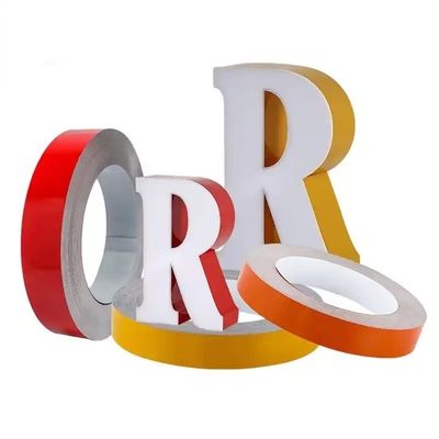 Coil de lettres en aluminium avec une surface revêtue de PVDF Largeur 20 mm-1400 mm