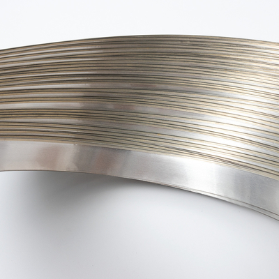 En plastique, en argent décoré, 10 rouleaux par carton.
